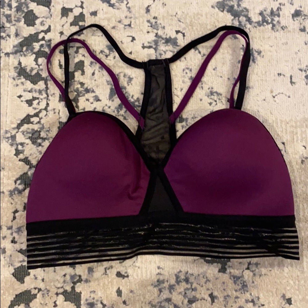 Vitoria Secret sports bra